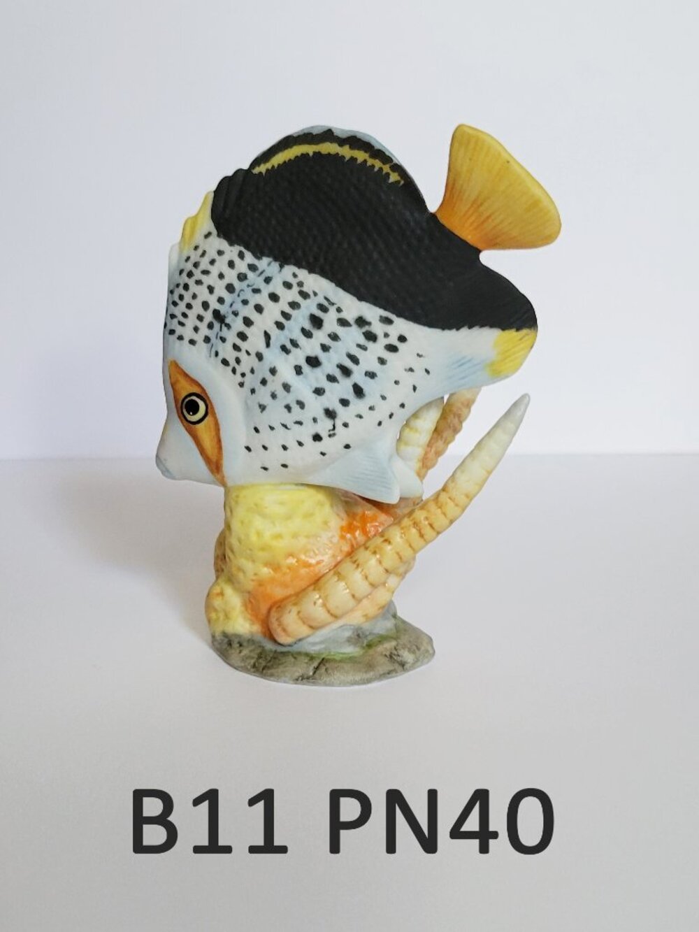 White & Black Fish Figurine - Franklin Mint (PN41)